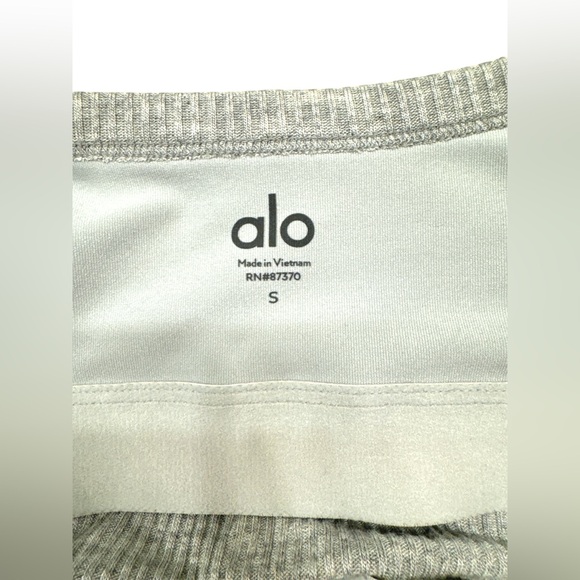 NWOT ALO Yoga Ribbed & Cropped Whisper Tank- Size Small - Picture 4 of 8